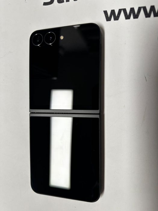 Samsung Galaxy Z Flip7 FE, 128GB, 8GB RAM -T-