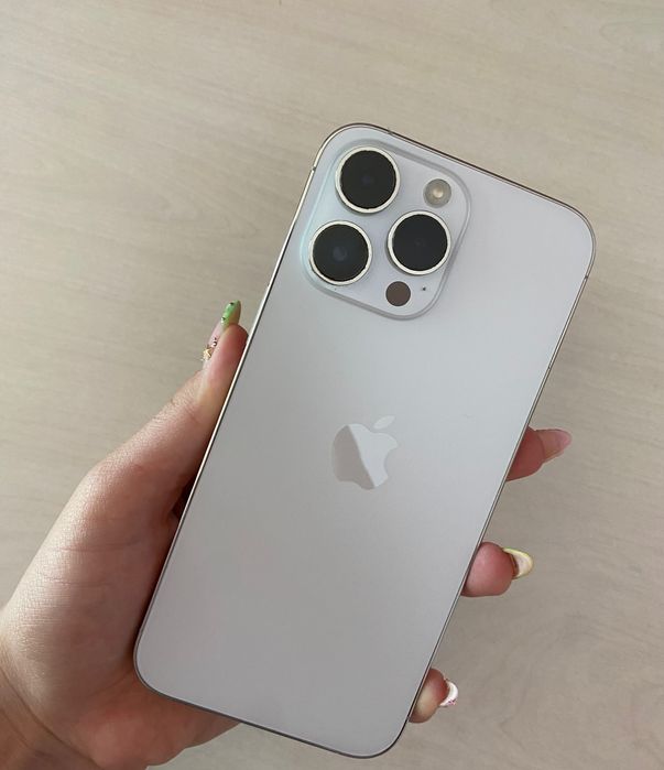 Продавам IPhone 14 Pro Max в отлично състояние