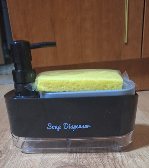 Dozator de  bucătărie cu burete nou