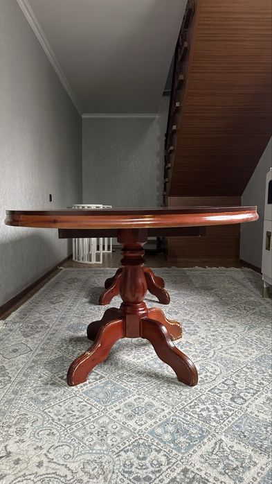 Стол (гостинная, кухонная)