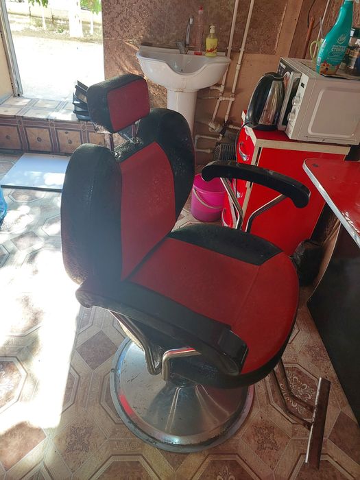 мебель для салона продается быстро и недорого, в хорошем состоянии.