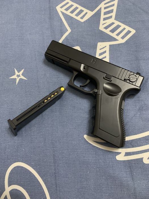 Продам абсолютно новый glock 17 6mm полностью метталичечкий