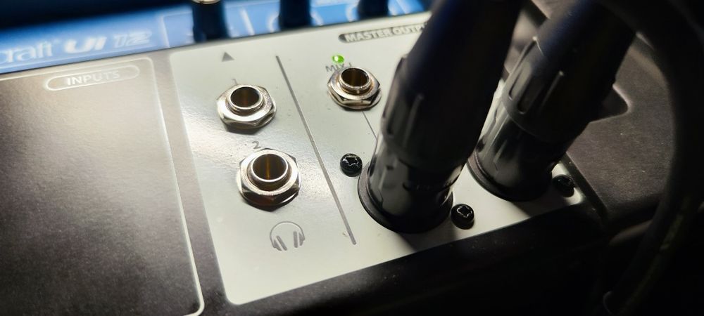 Soundcard Ui12 смесителен пулт