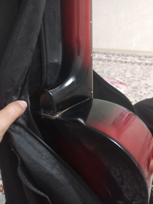 Продам средни состояние гитара