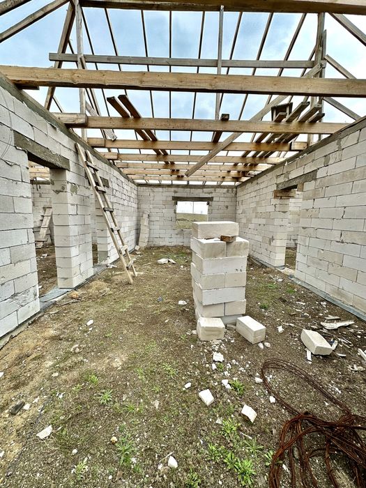 Продам недостроенный 4-комнт. дом в поселке Доскей