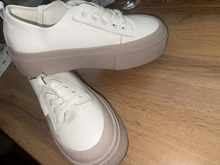 Продам кеды абсолютно новые