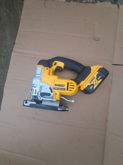 Pendular dewalt DCS 331 .