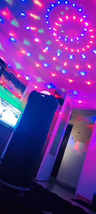 Vând boxa portabil cu roți foarte înalta 1200 lei