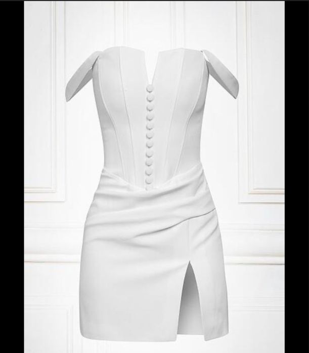 Бяла рокля cliche