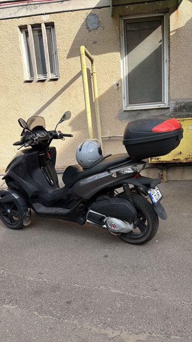 Se vinde scuter triciclu piaggio