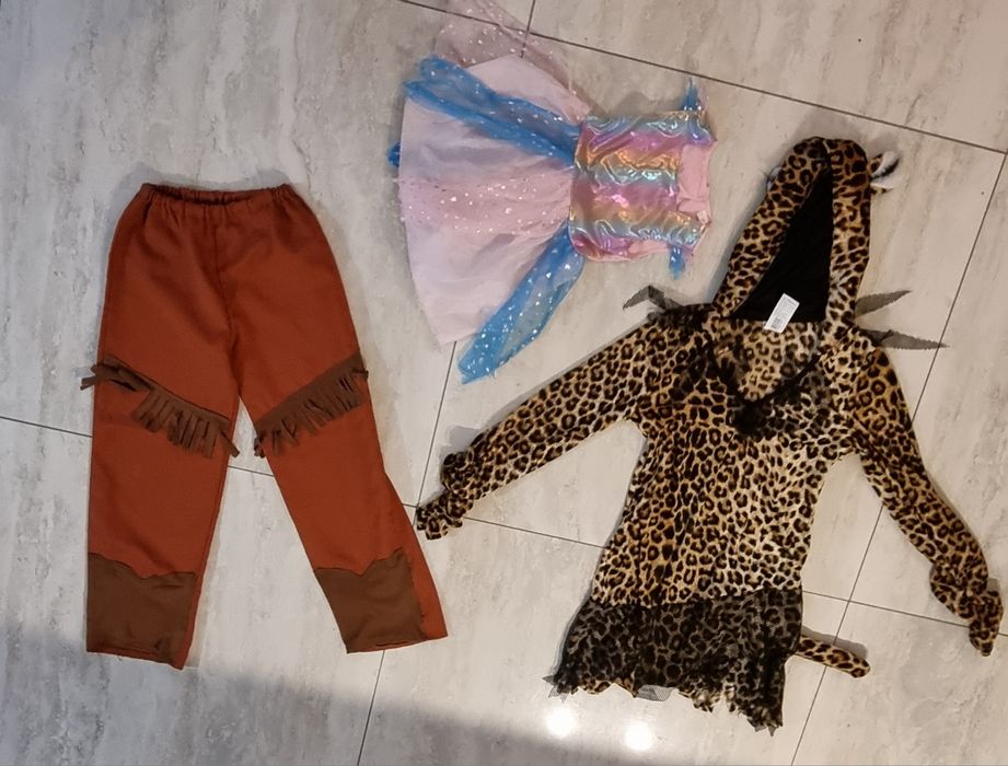 Recuzita uniforme carnaval si accesorii