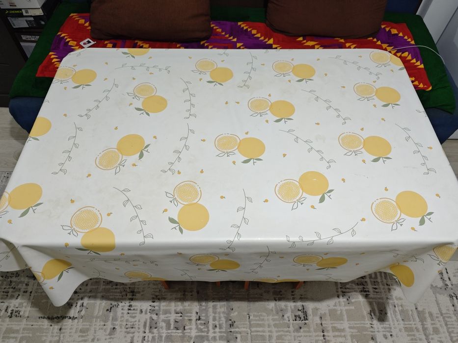 Продам стол в хорошем состоянии.