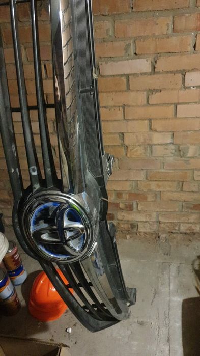 Продам решетку на Camry 50