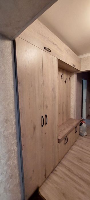 Мебель на заказ для дома для офисов и магазинов а так же для  школ