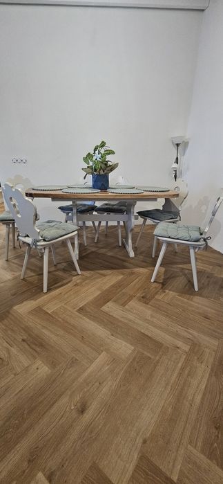 Masa si scaune din lemn cu blat de nuc natural