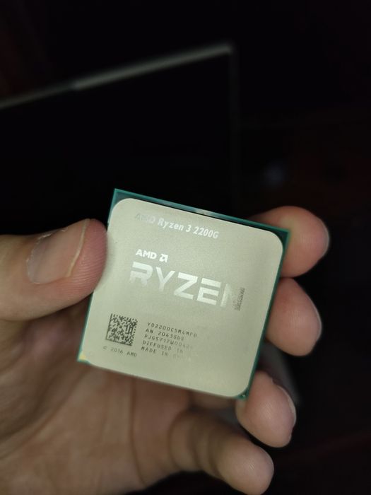 Продаю процессор Ryzen 3 2200g