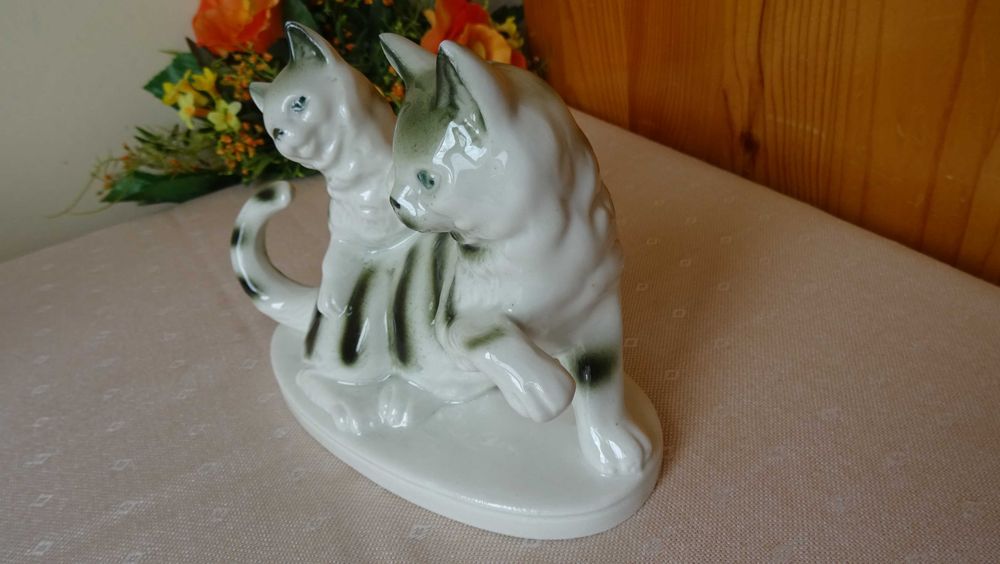 Винтидж порцеланова статуетка  котета *Gräfenthal Carl Scheidig*