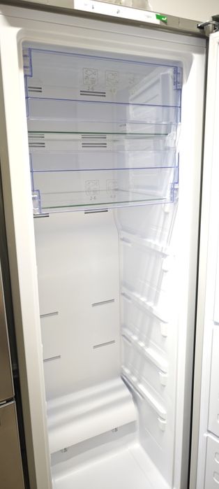 Морозильник вертикальный BEKO