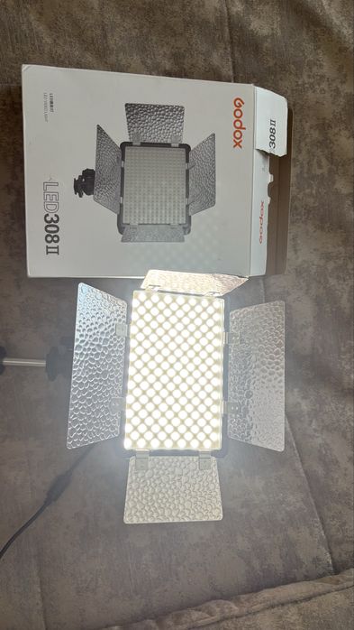 Продам Видеосвет новый