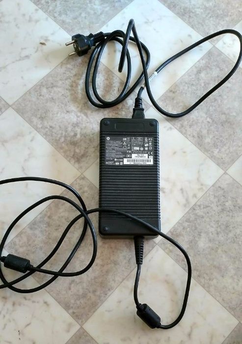 230W зарядно HP WORKSTATION 8760W/8770/8560/8570/ZBOOK 15-17 за лаптоп