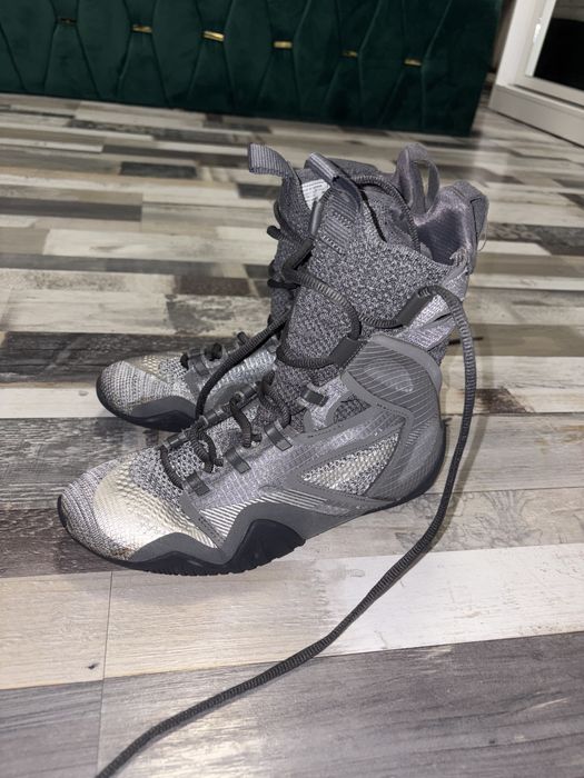 Vand ghete de box nike 700 de lei