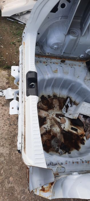 Дъно задна престилка за дачия сандеро три.