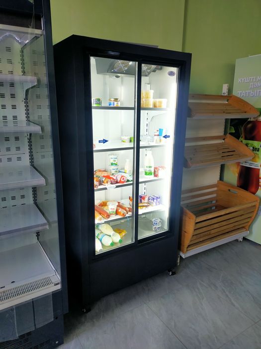 Продам витринный холодильник
