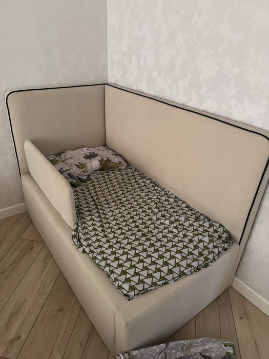 Детская кровать с матрсом
