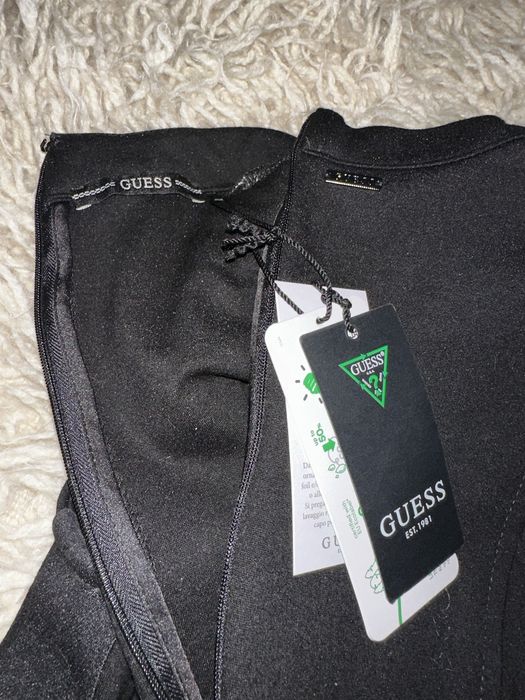 Рокля Guess, изчистена, еластична