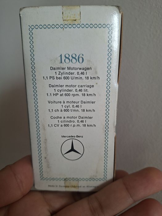 Два модела на коли Mercedes