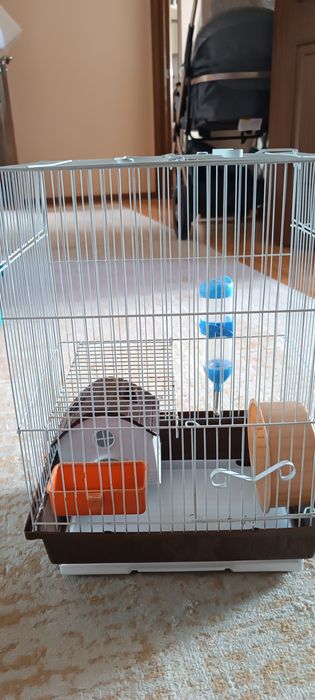 Продам клетку срочно