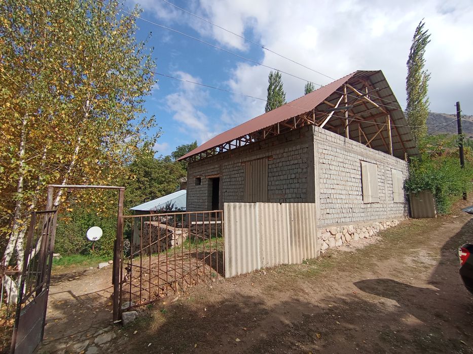 Продаётся дом в чимган 12 соток