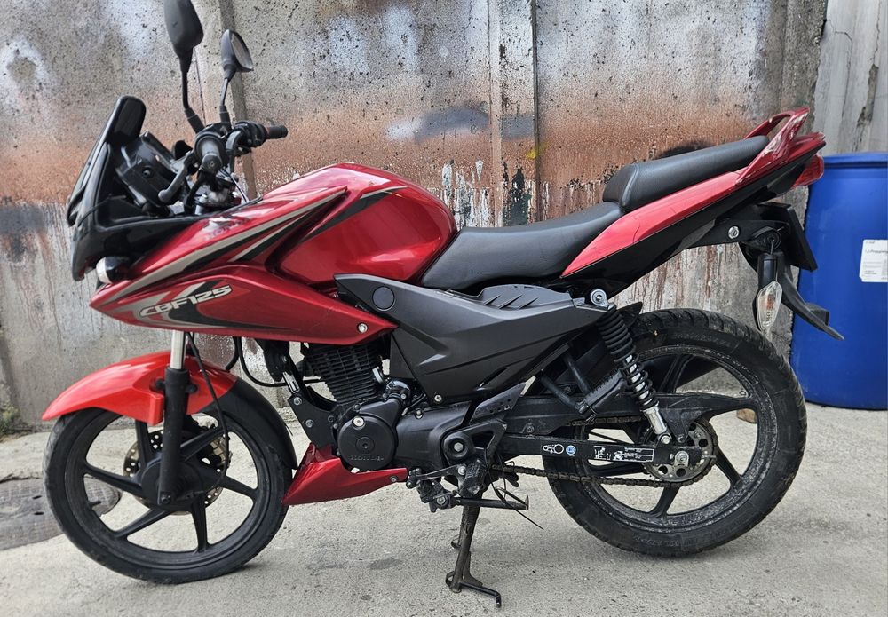 Honda CBF125 avariat