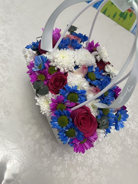 Цветы букеты корзыйный