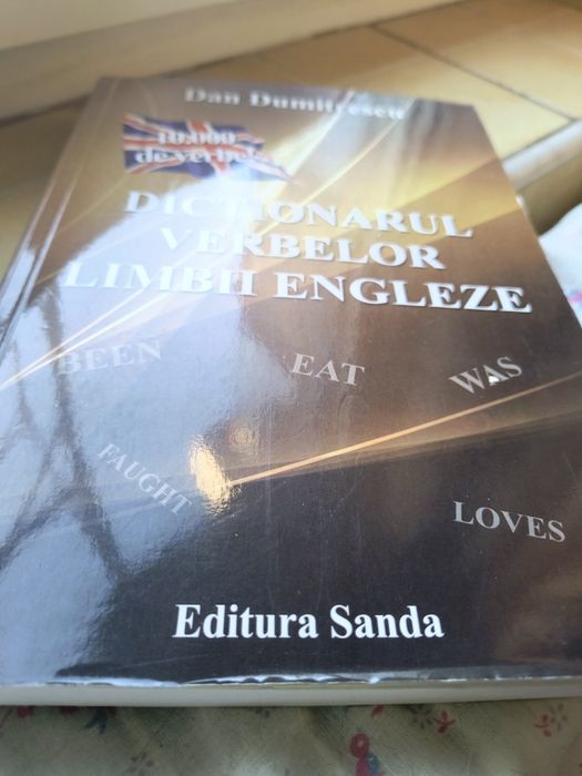 Vând dicționare și cărți de limba engleză noi-nouțe
