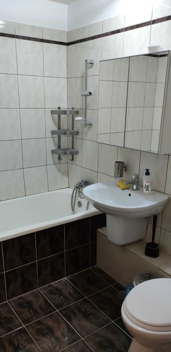 Apartament 3 camere, spațios, luminos și liniștit, cu vedere spre parc și lac