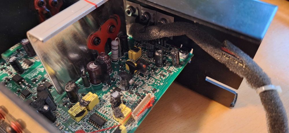 Захранване от Logitech Z623