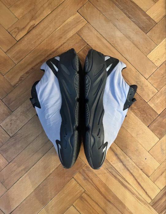 Adidasi Yeezy 700 100% originali