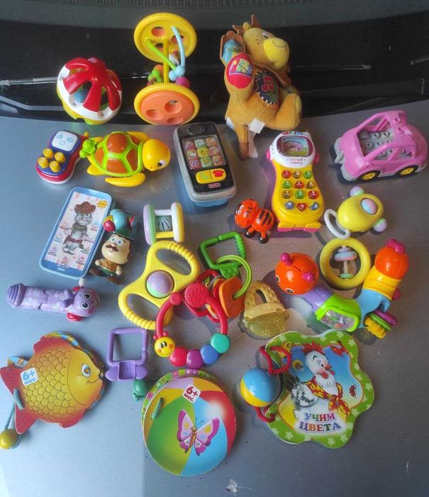 Игрушки для самых маленьких, до годика и +  Одним лотом.