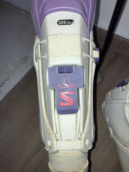 Ски, обувки, щеки