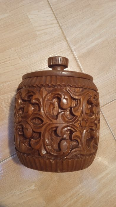Recipient/cutie lemn veche sculptata, pentru alune/condimente/dulciuri