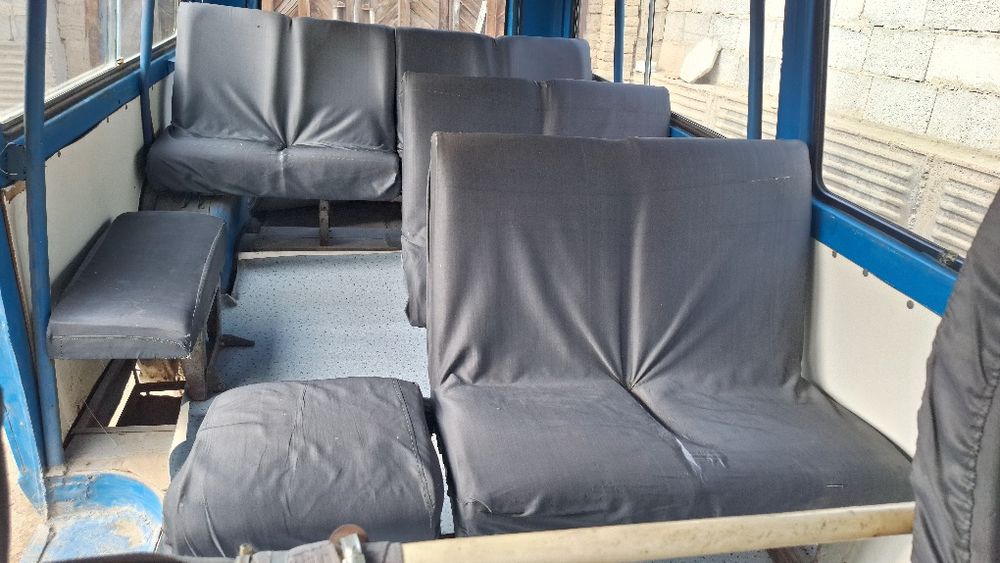 O'rta holatdagi raf sotiladi