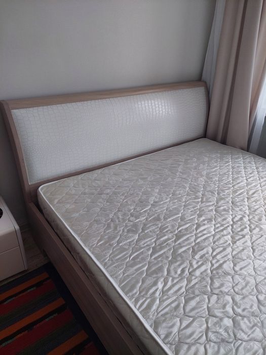 Кровать двуспальная