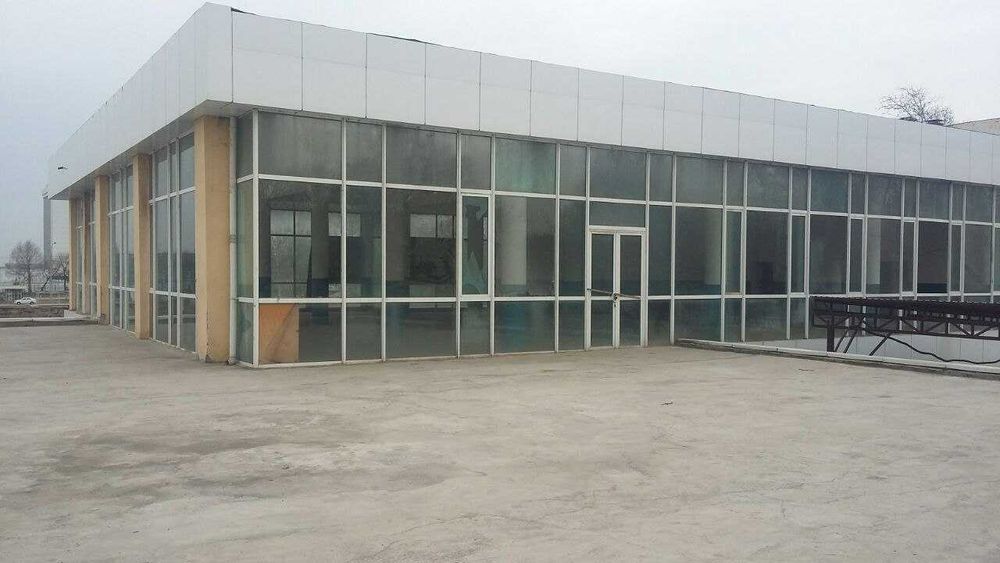 Продается здание на круге Рохат 2800м2.