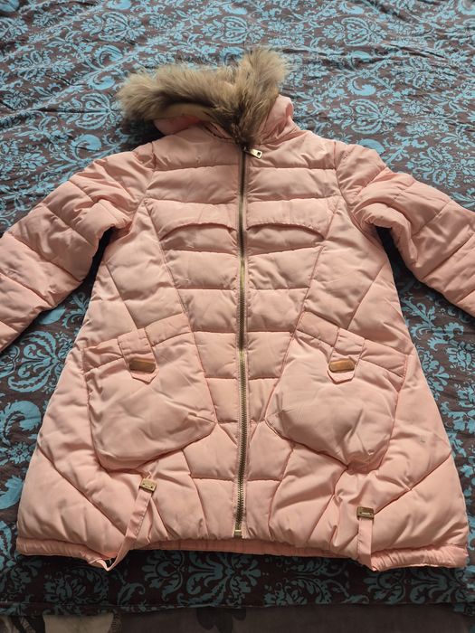 Дамска грейка с качулка и яка от естествен косъм на качулката