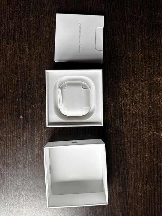 Airpods 4 cu garantie 1 an si 2 luni