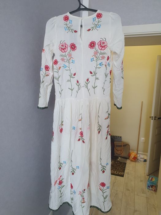 Платье женское с вышивкой