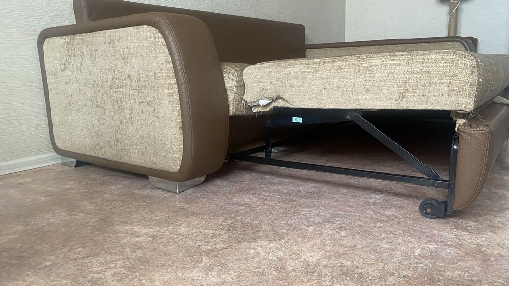 Диван б/у коричневый