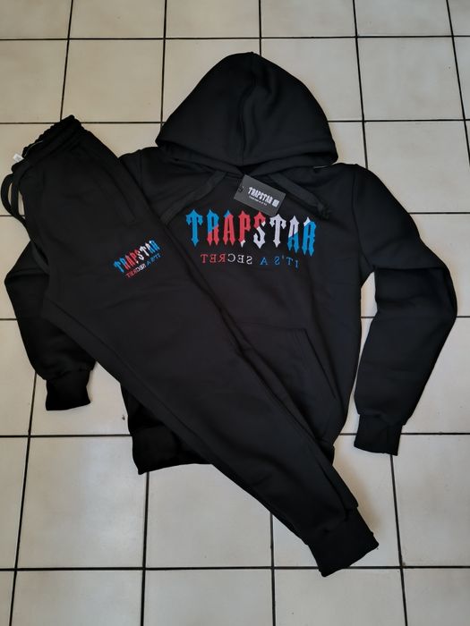 Тийнейджърски ВАТИРАН черен екип TRAPSTAR или тениска TRAPSTAR