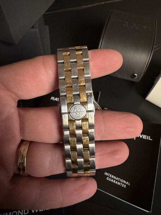 Часовник Raymond Weil Tango